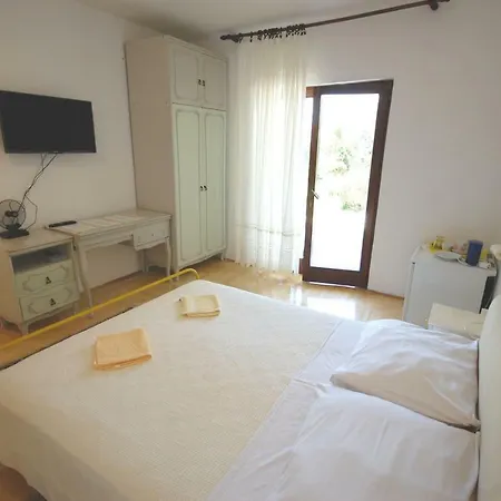& Mira Guest house *